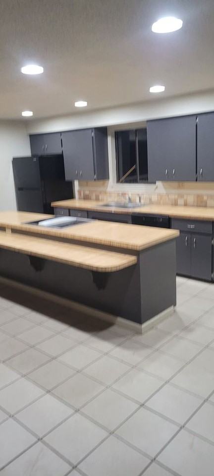 1045 W Ridgeway Ave - Photo 3 of 22