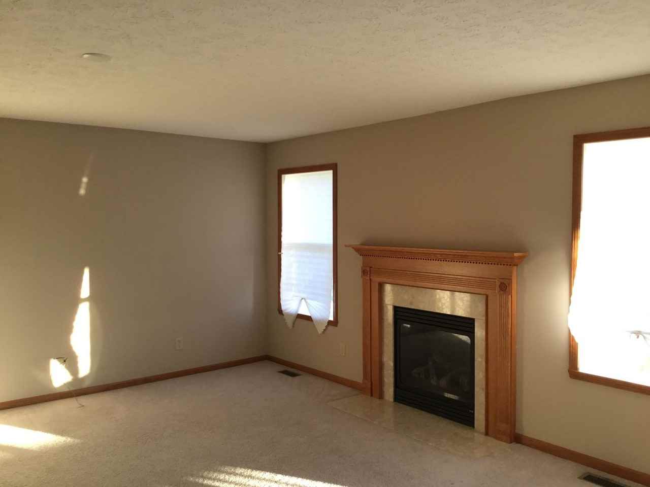 1700 Knights Ln - Photo 3 of 10