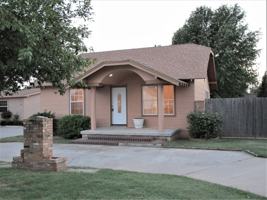 featured image of 107 N 6th St