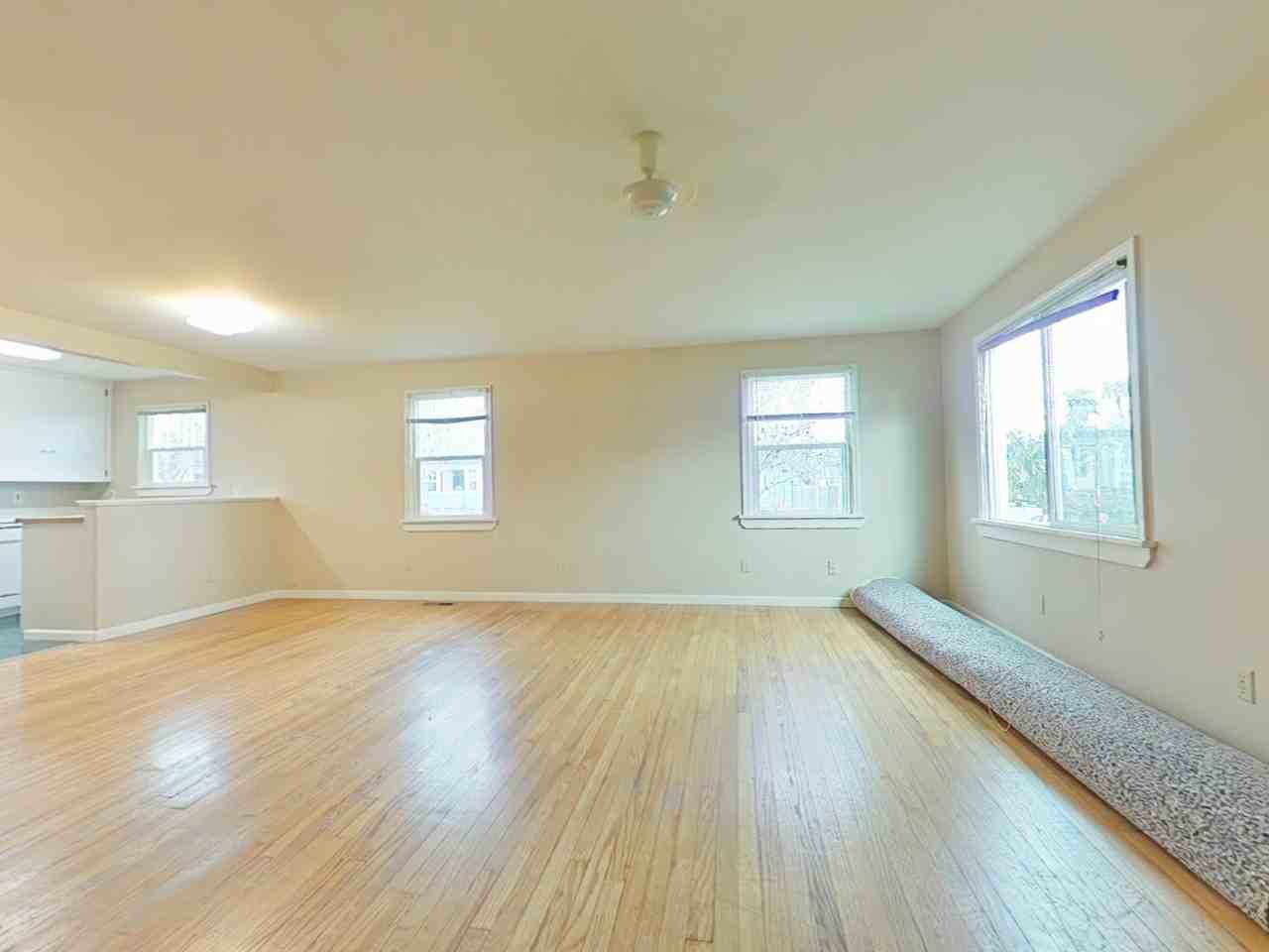 960 Nw 28th St - Photo 2 of 9