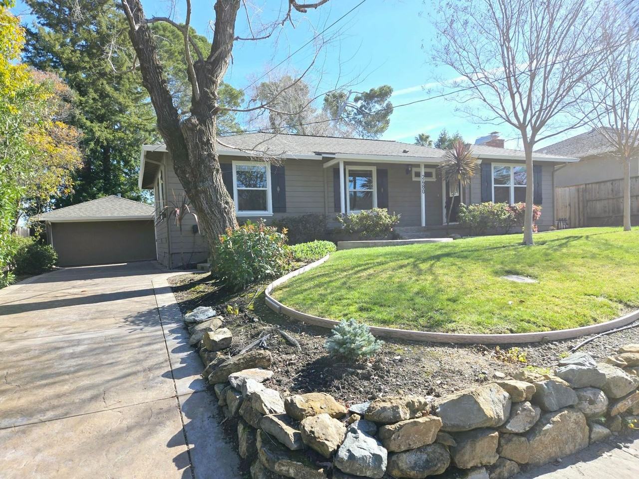 2480 Encinal Dr - Photo 2 of 29