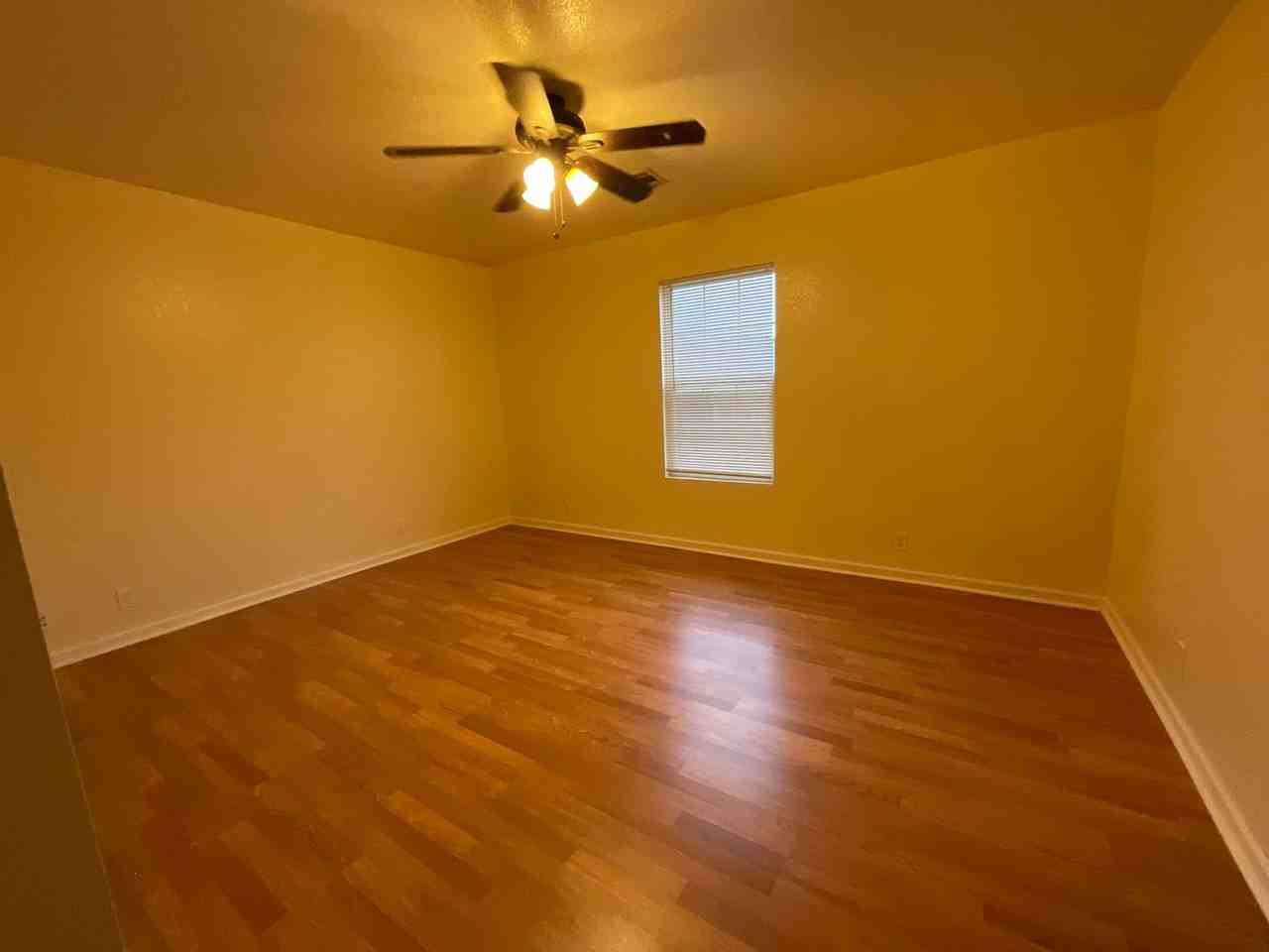 1105 Katherine Ave - Photo 7 of 13