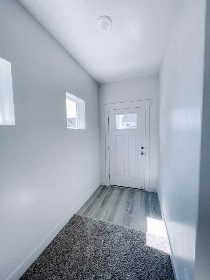 887 E 180 S - Photo 4 of 37