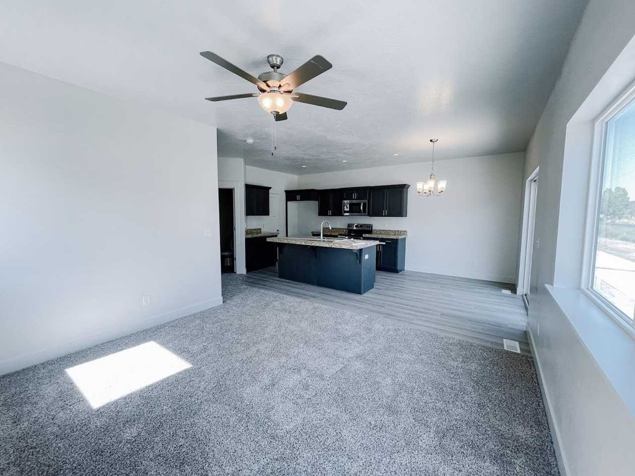 887 E 180 S - Photo 7 of 37