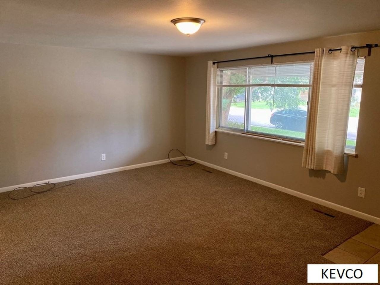 1037 Montview Rd - Photo 2 of 18