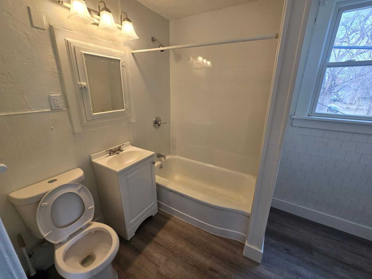 311 22nd St - Photo 3 of 9