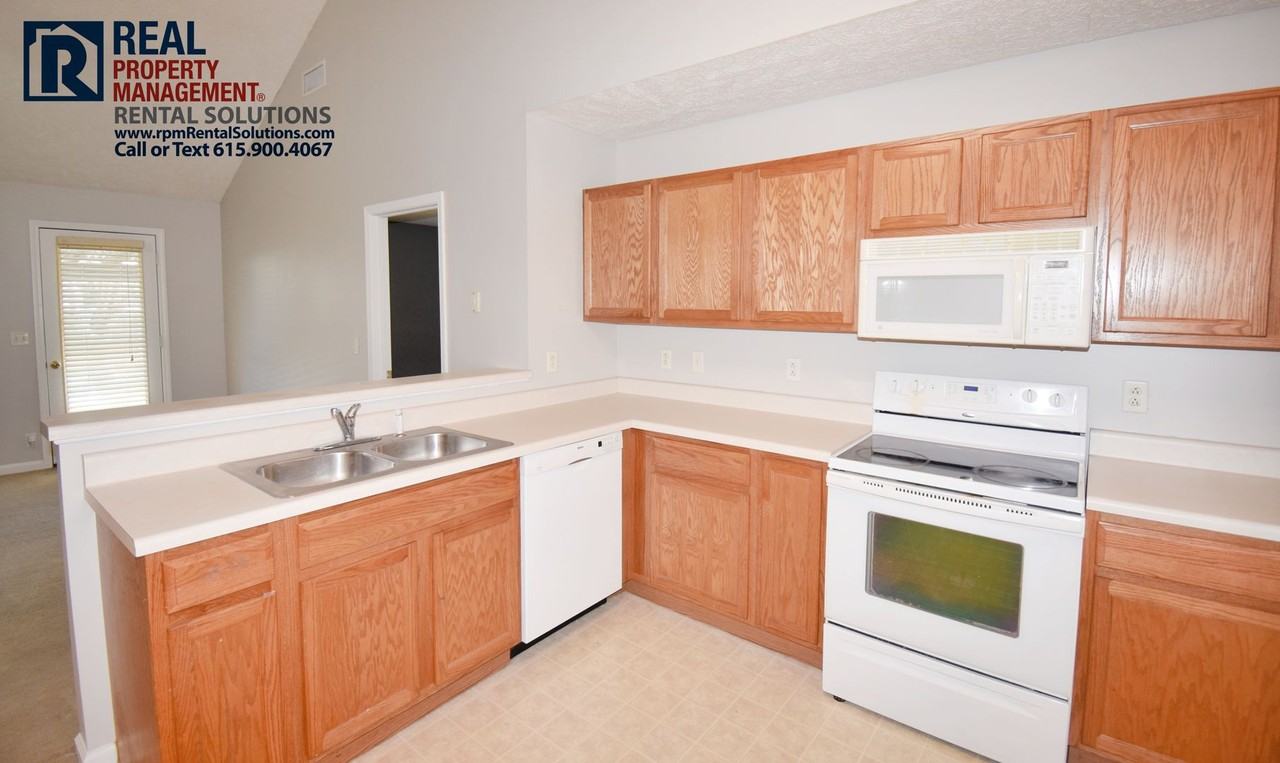 3166 Holsted Dr - Photo 4 of 19
