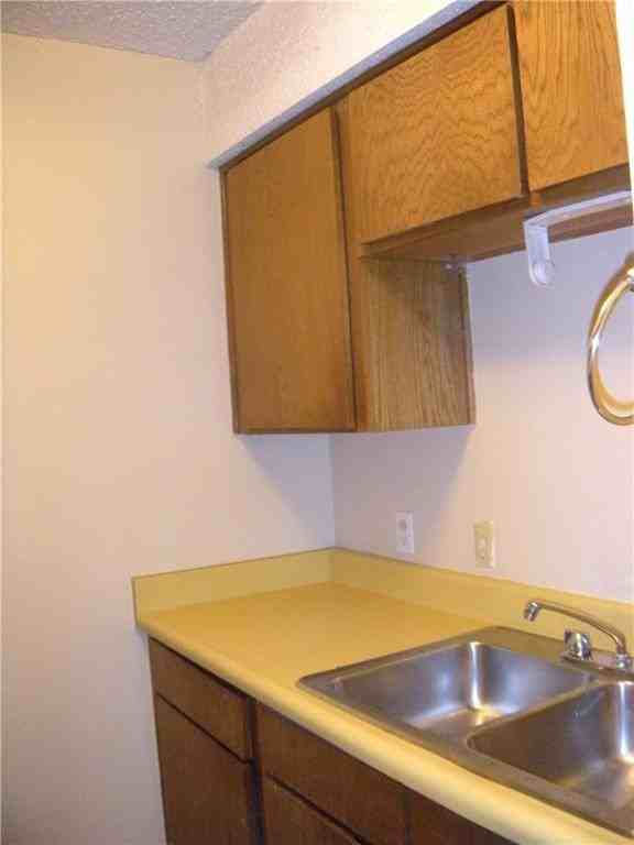 202 E 32nd St - Photo 5 of 8