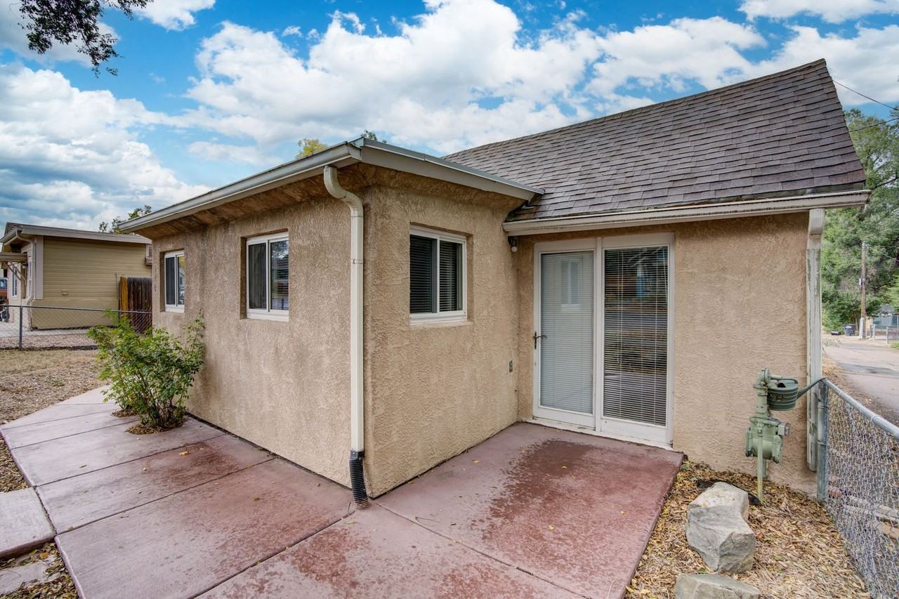 520 S Cedar St - Photo 3 of 28