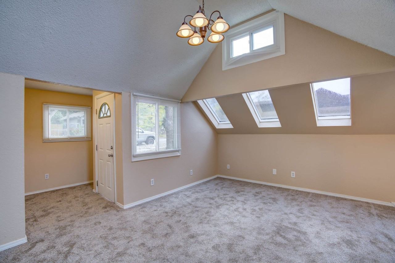 520 S Cedar St - Photo 7 of 28