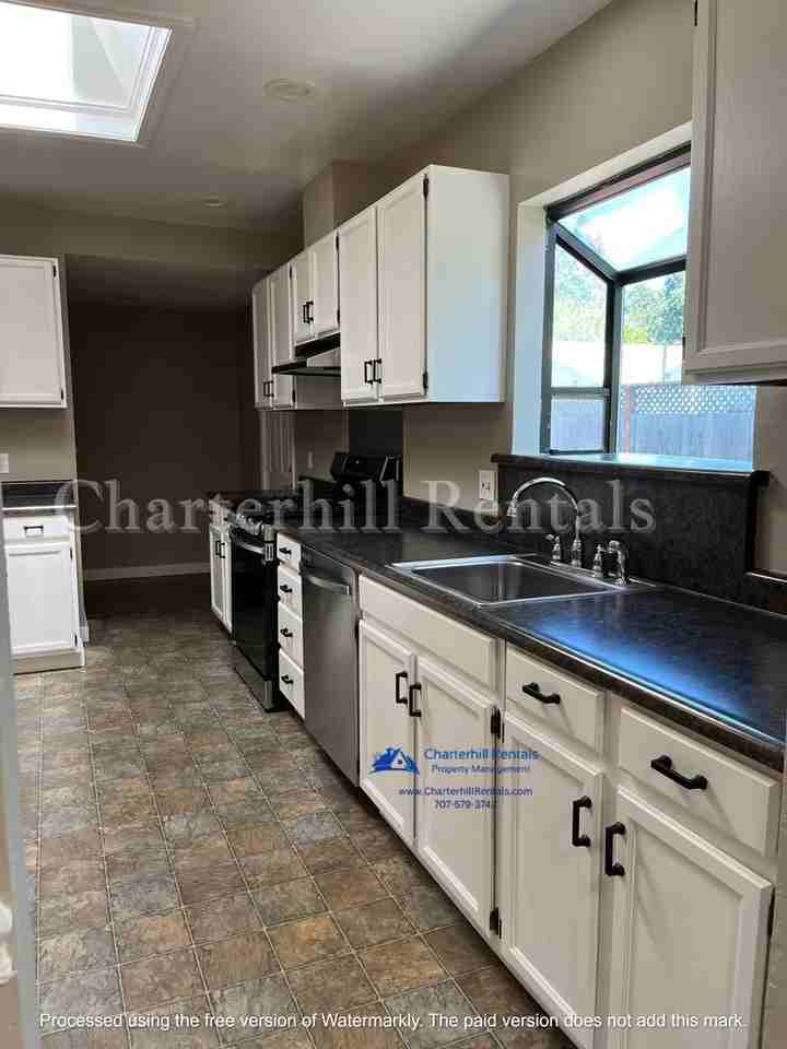 920A Dutton Ave - Photo 6 of 15