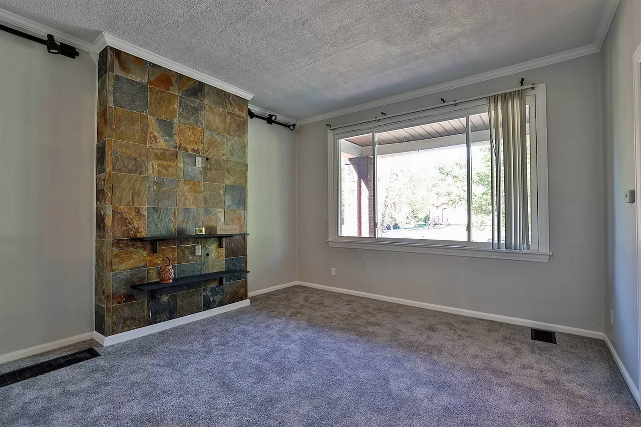 1034 Del Monte Pl - Photo 6 of 30