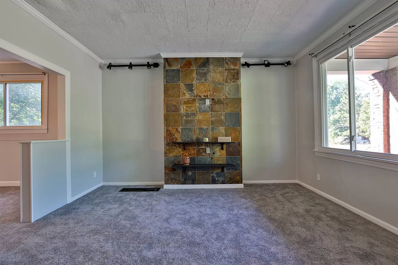 1034 Del Monte Pl - Photo 7 of 30