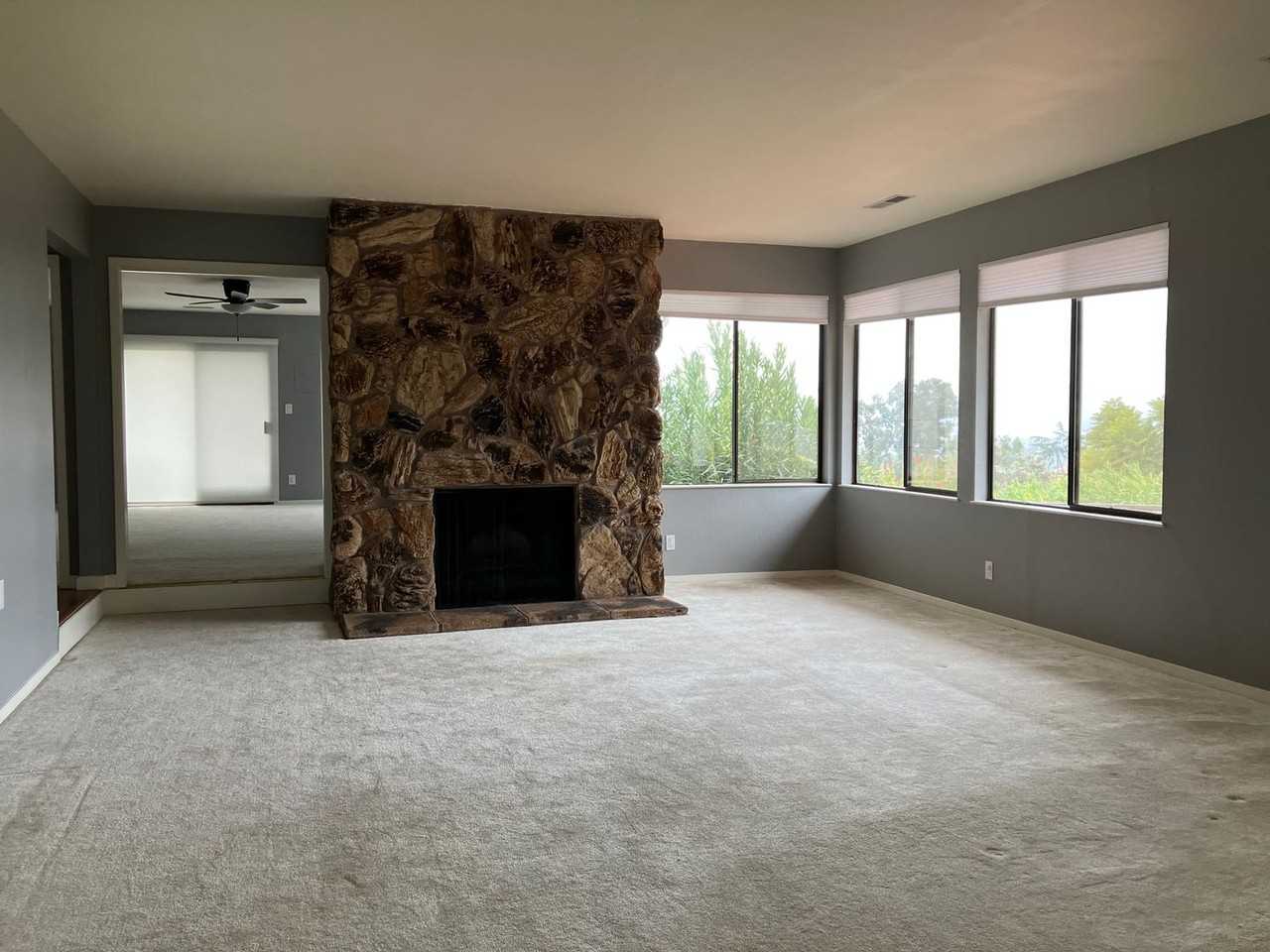 15740 Simoni Dr - Photo 3 of 32