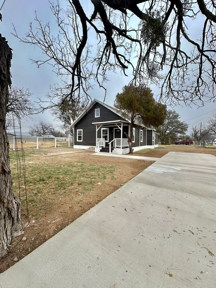 1320 Orient St - Photo 2 of 20