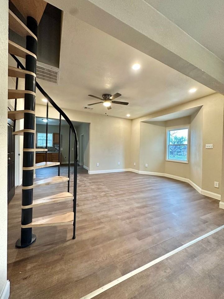 1320 Orient St - Photo 4 of 20