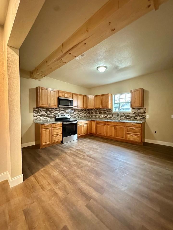 1320 Orient St - Photo 6 of 20