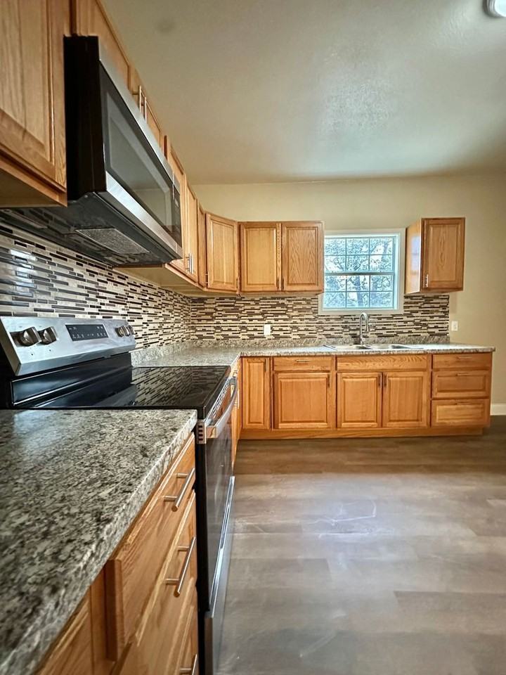 1320 Orient St - Photo 7 of 20