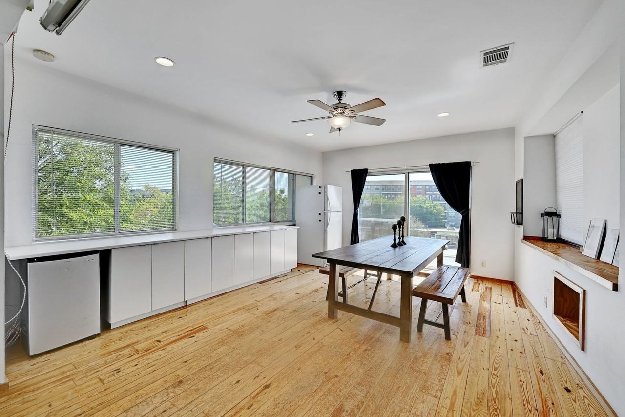 605 W 29th 1/2 St - Photo 6 of 36