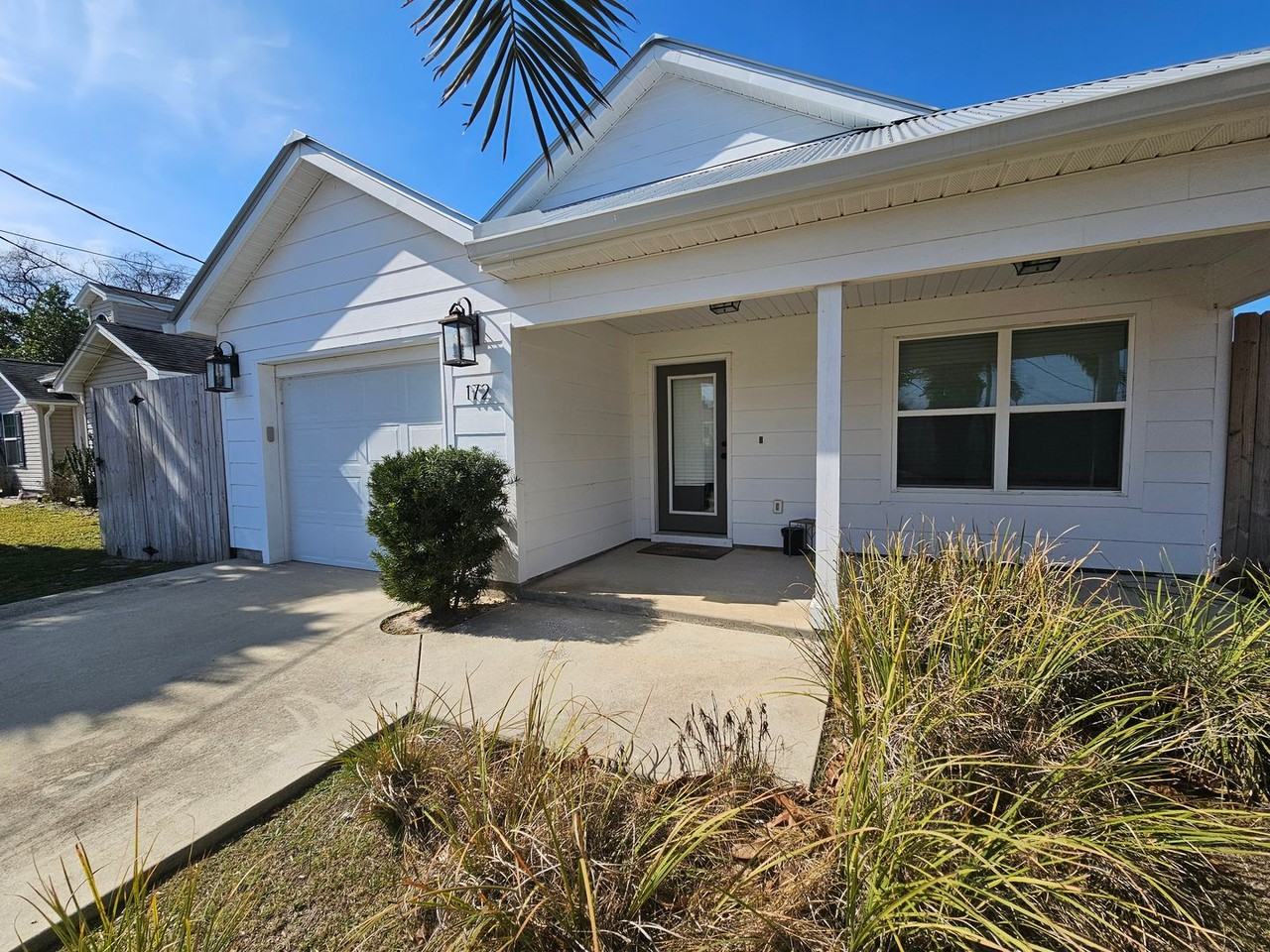 172 Oleander Cir - Photo 2 of 18