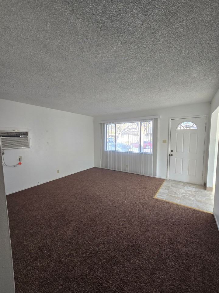 1915 Celeste Ct #D - Photo 3 of 29