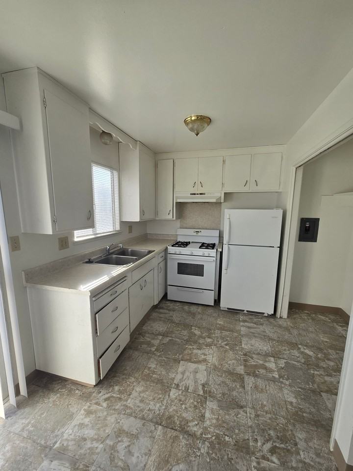 1915 Celeste Ct #D - Photo 5 of 29