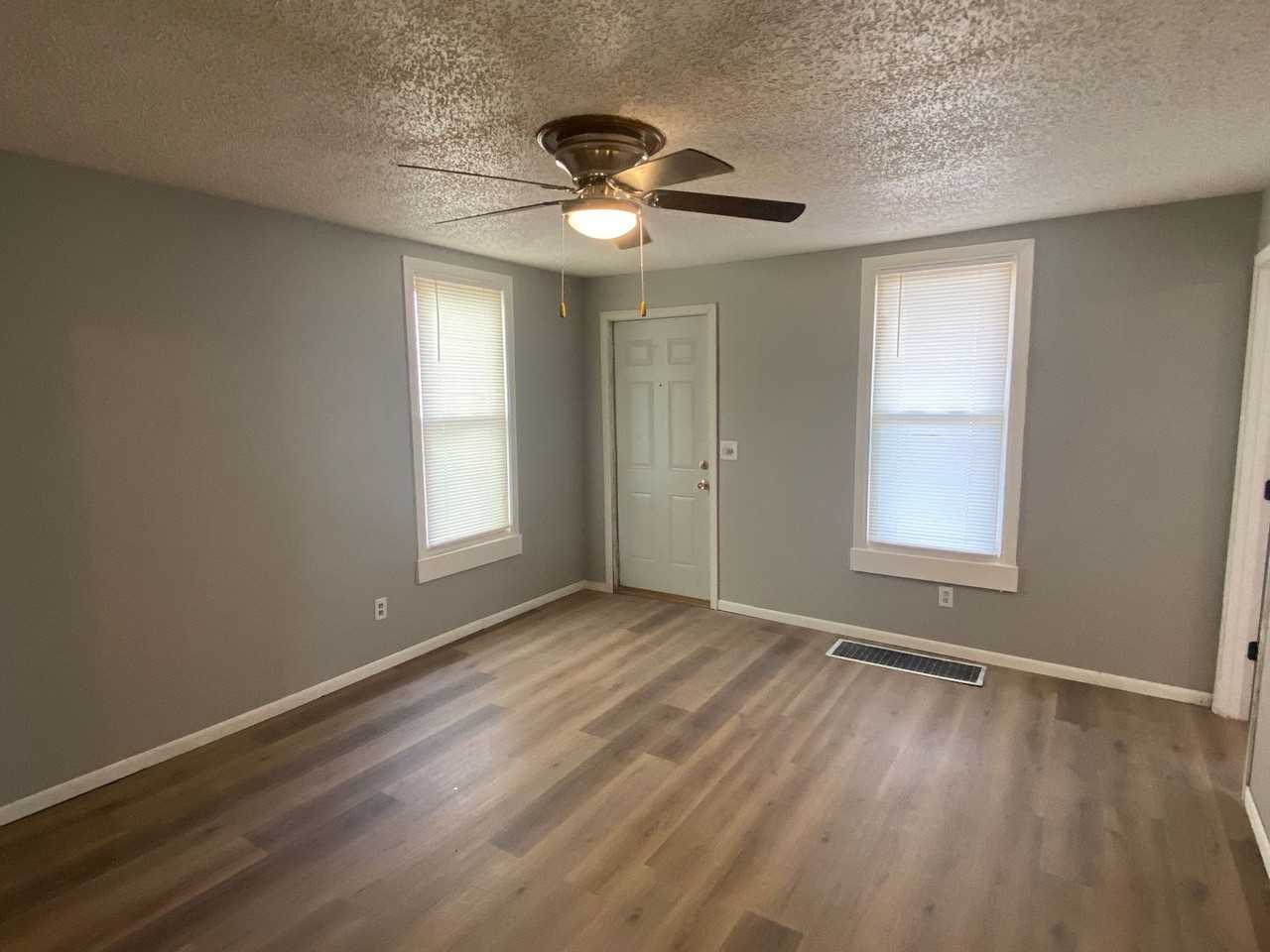 1341 W 4th St - Photo 2 of 8