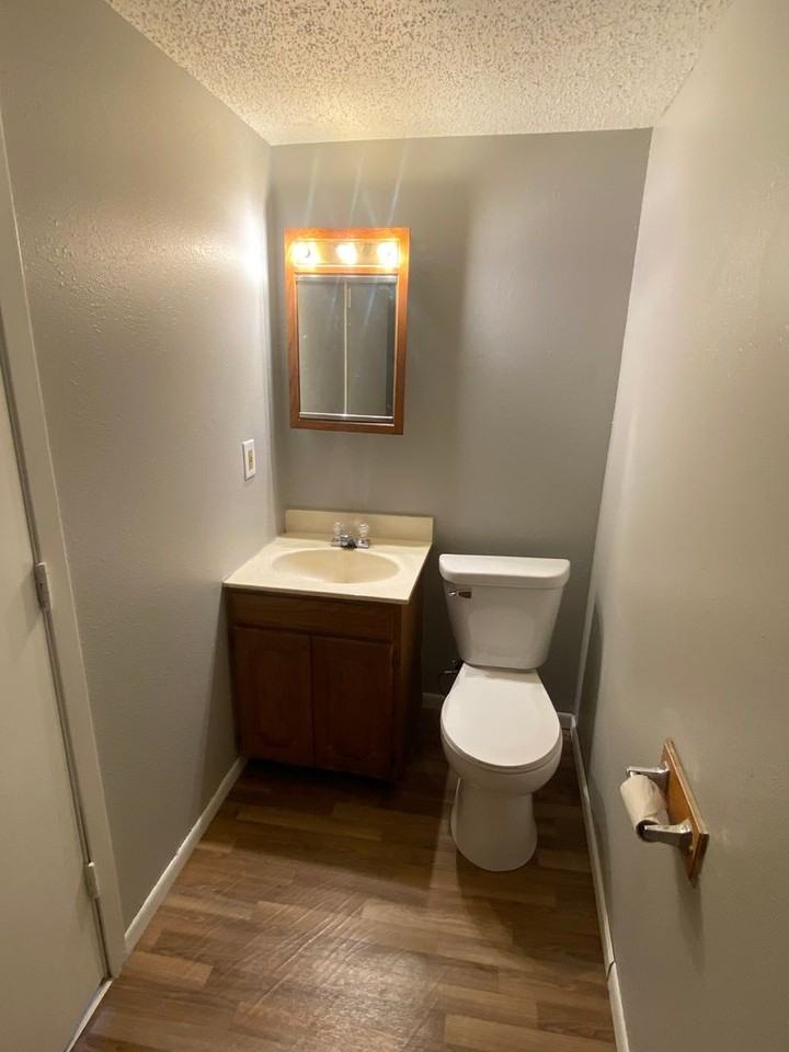 1341 W 4th St - Photo 3 of 8