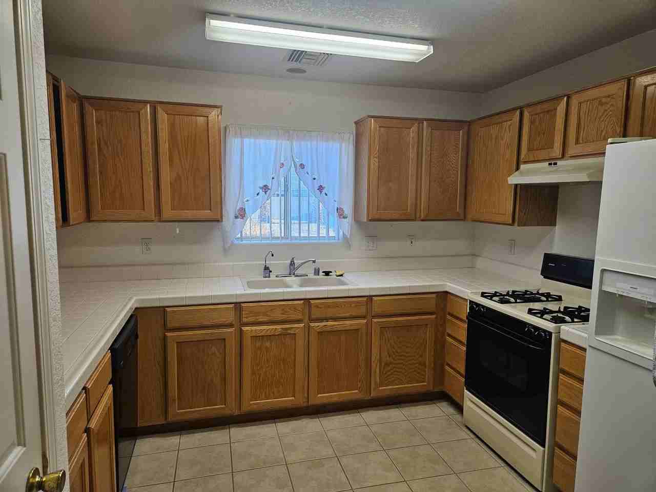 2304 E Oleander Dr - Photo 4 of 11