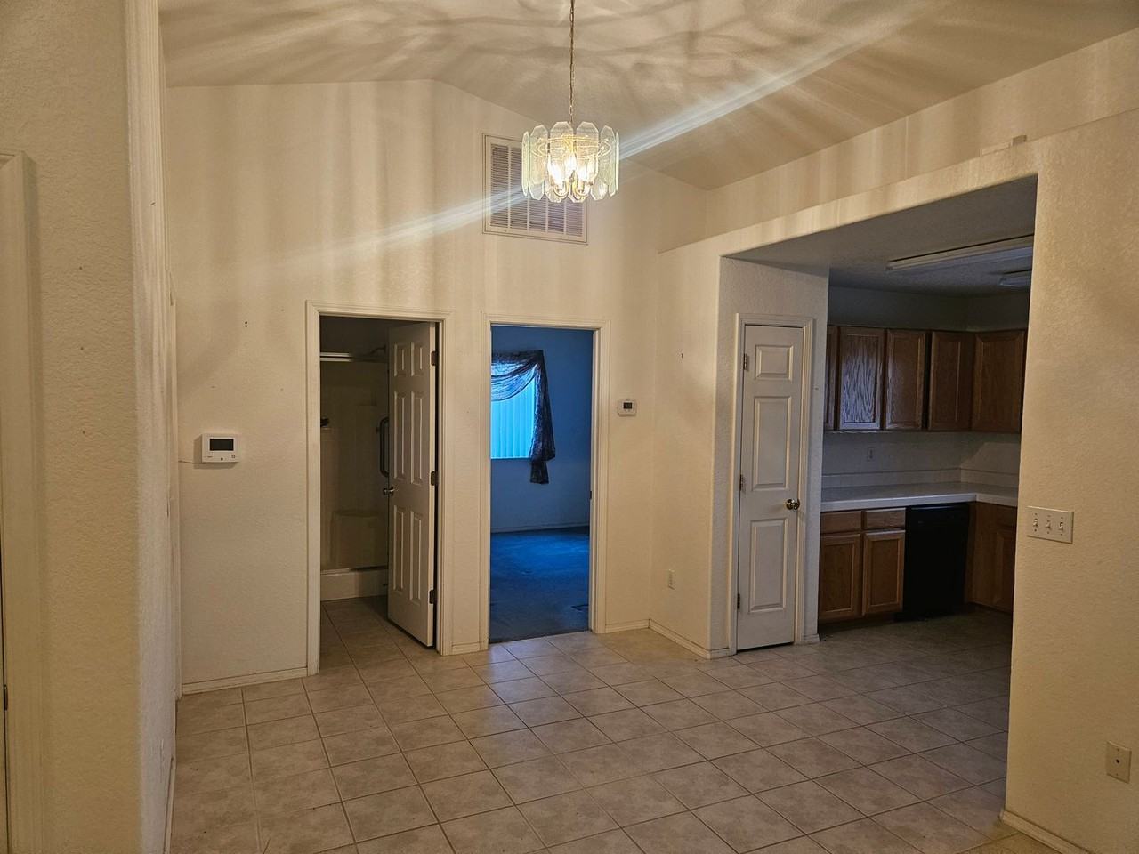 2304 E Oleander Dr - Photo 5 of 11