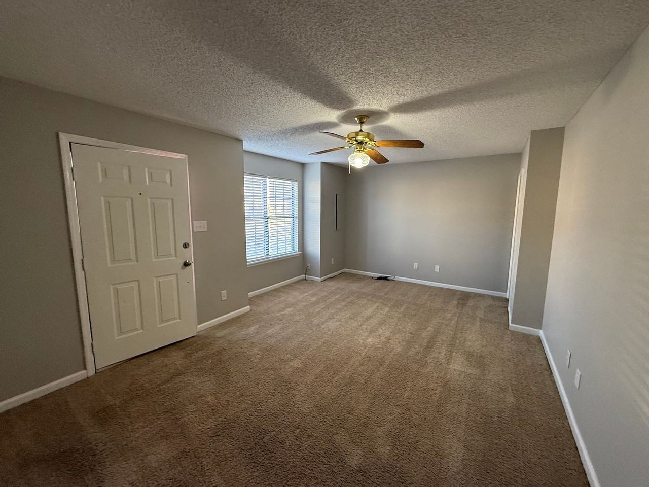 2913 Frost Dr Sw - Photo 3 of 6