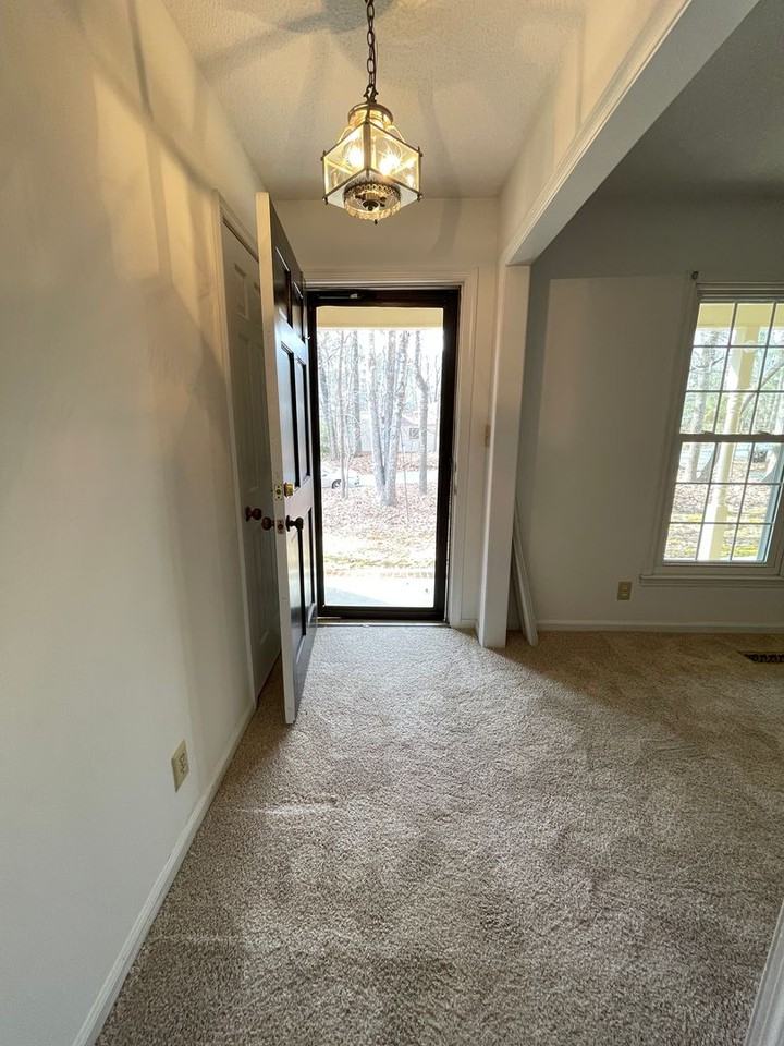 106 Downing Ct - Photo 3 of 45