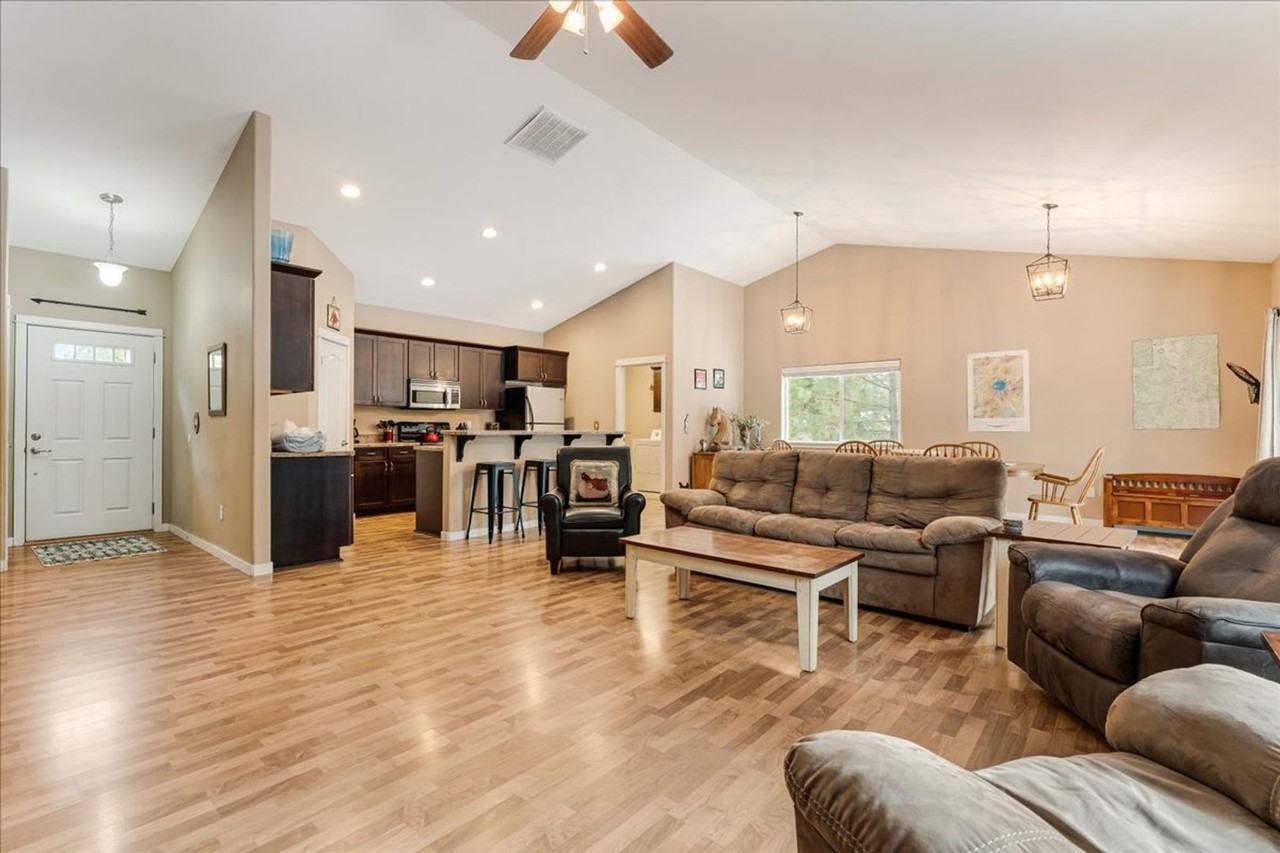 17329 Harlequin Dr - Photo 2 of 18