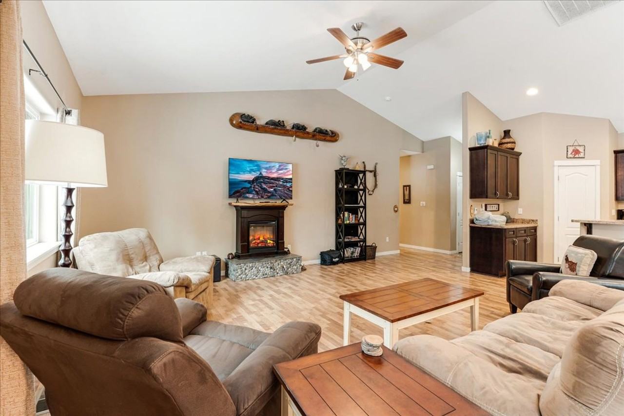 17329 Harlequin Dr - Photo 3 of 18