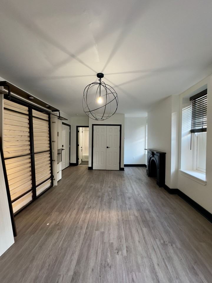 13 E Read St - Photo 3 of 28