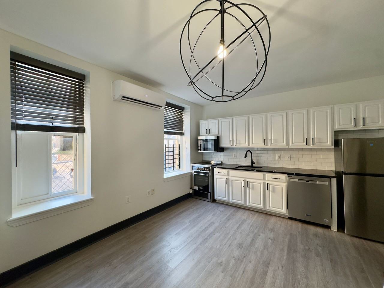 13 E Read St - Photo 5 of 28