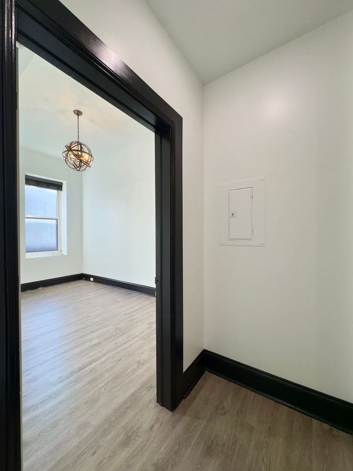 1210 N Calvert St - Photo 6 of 34