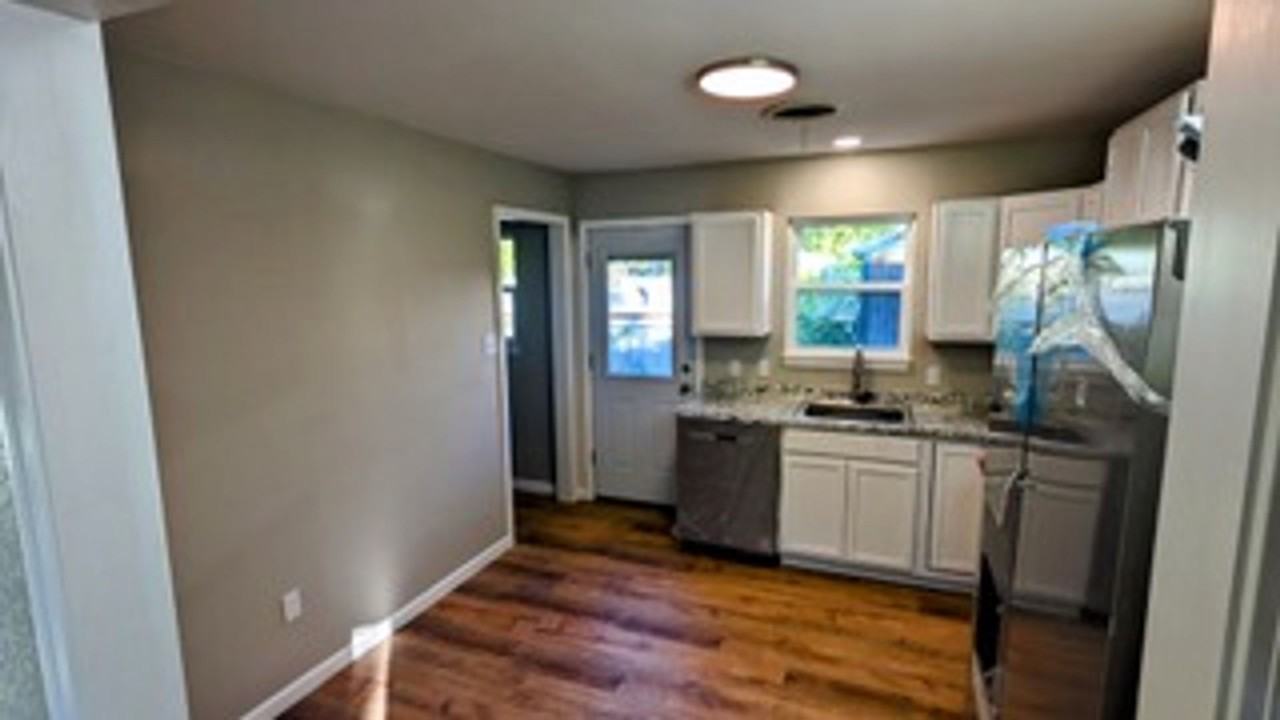 891 Palm St - Photo 3 of 15
