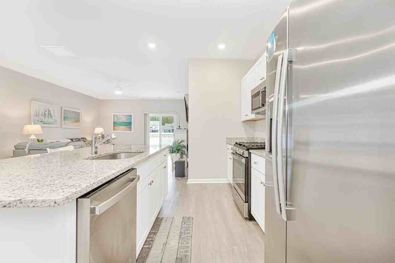 8196 Forest Edge Dr - Photo 5 of 35