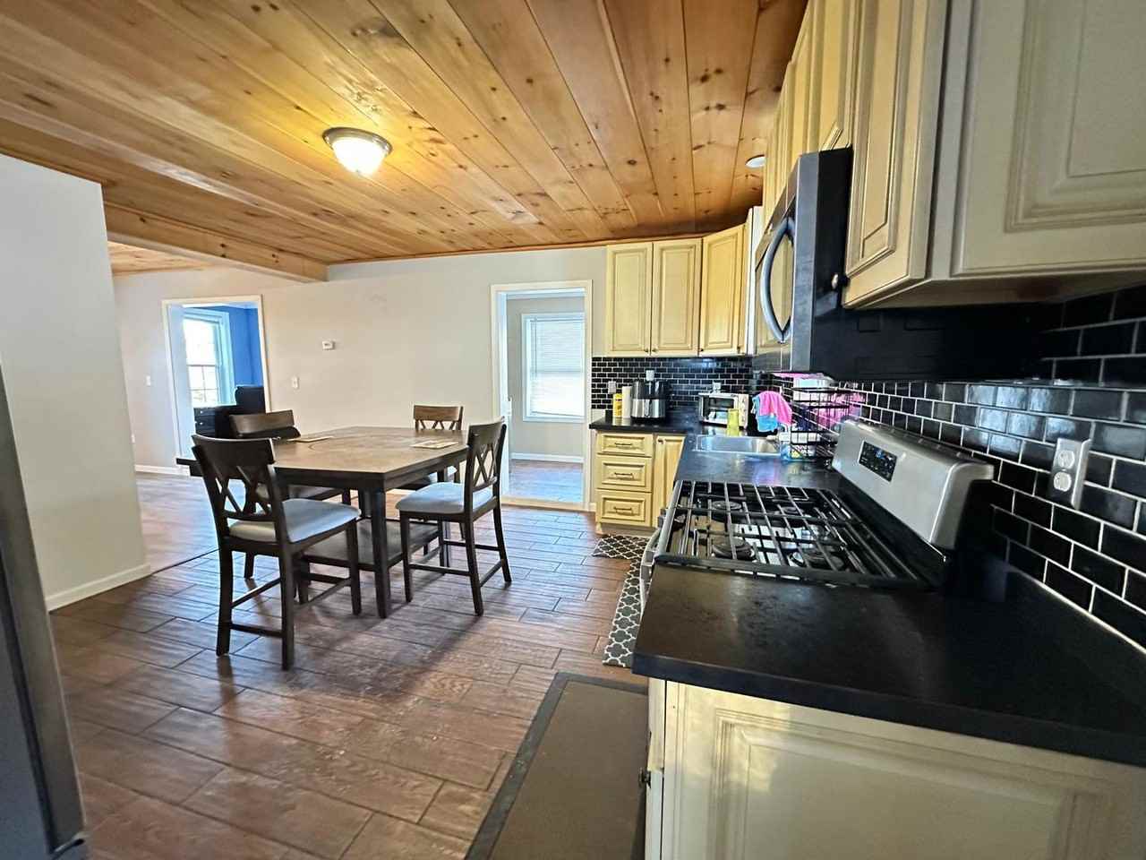 46 Kelley St - Photo 2 of 20