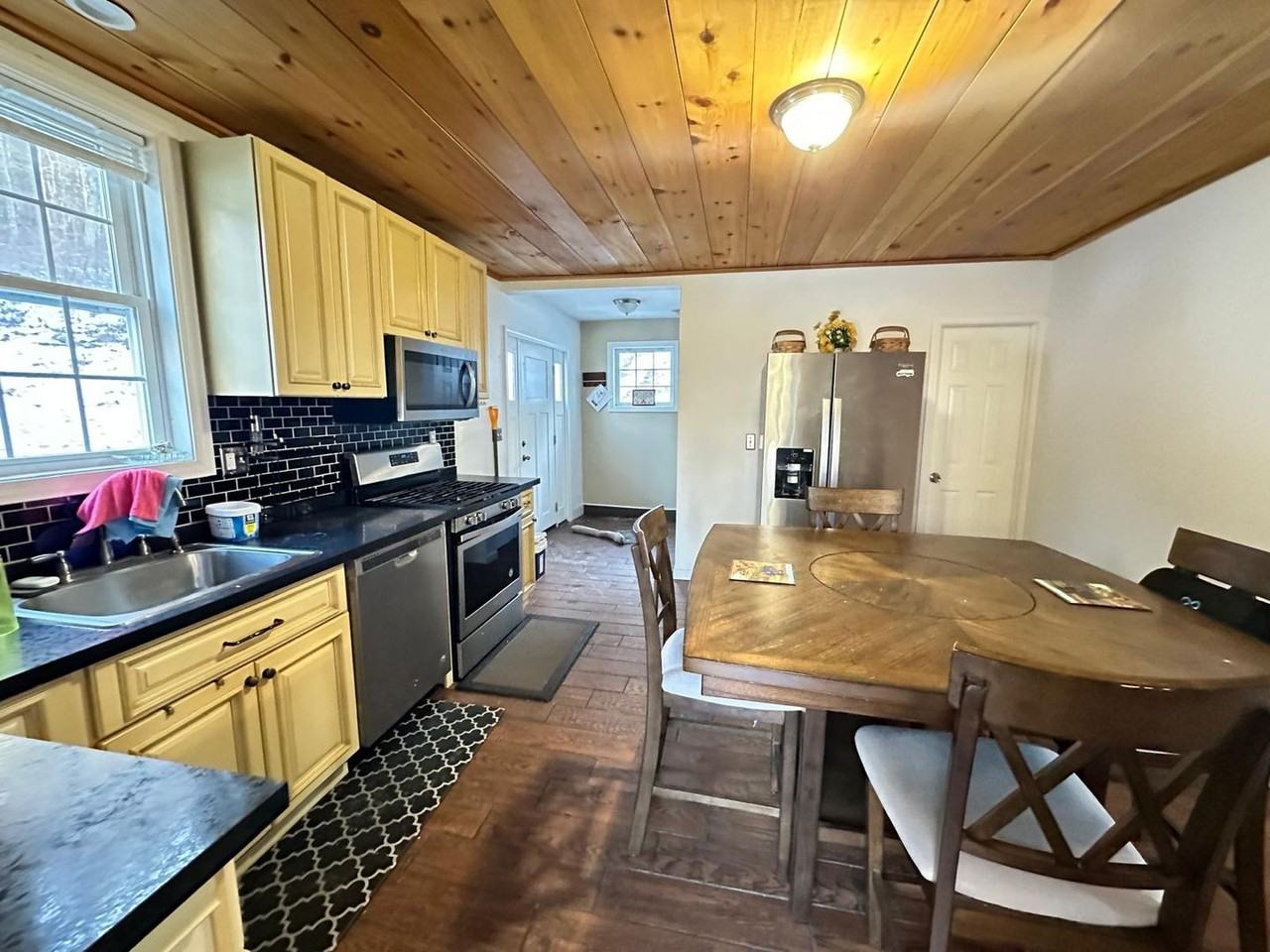 46 Kelley St - Photo 3 of 20