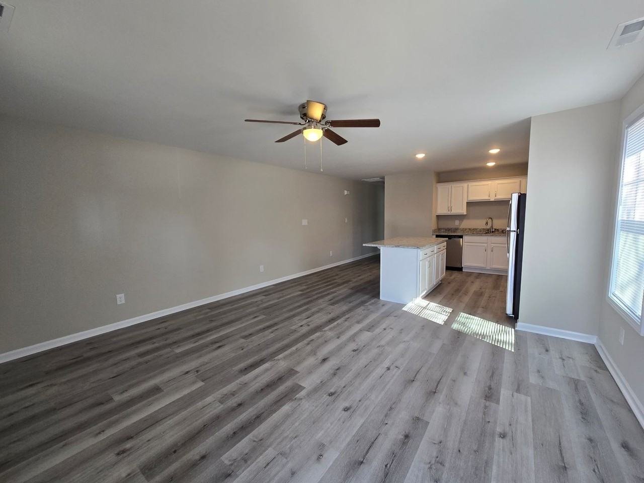 131B S Sixth St - Photo 3 of 25