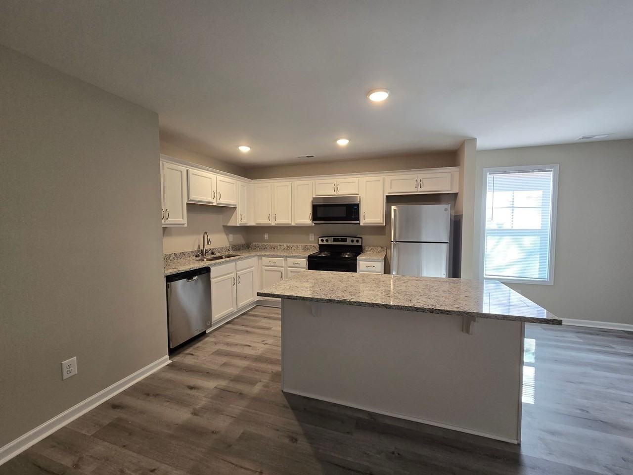 131B S Sixth St - Photo 6 of 25