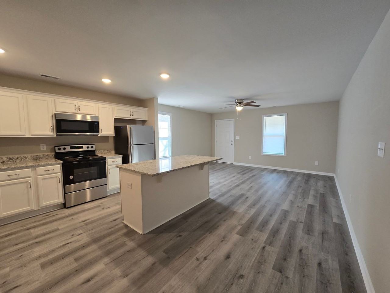 131B S Sixth St - Photo 7 of 25