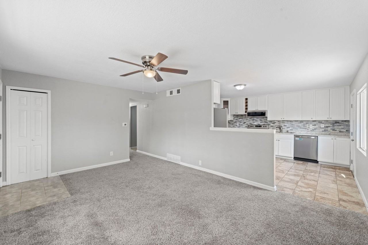 1222 Florence Ave - Photo 3 of 33