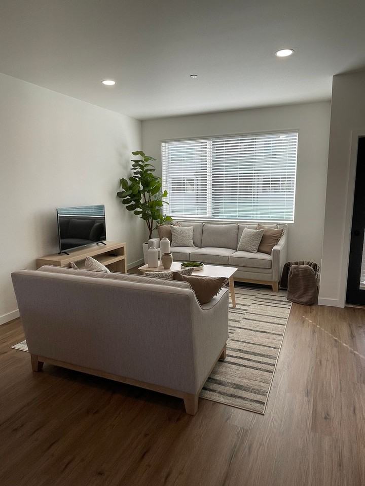 The Woodlands Townhomes - Photo 4 of 26