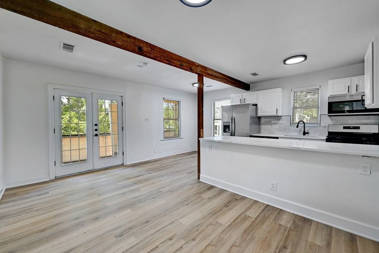 2305 Longview Street - Photo 3 of 33