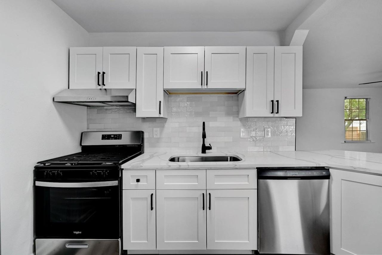 2305 Longview Street - Photo 4 of 33