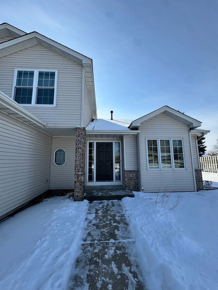 486 Tuttle Dr - Photo 2 of 20