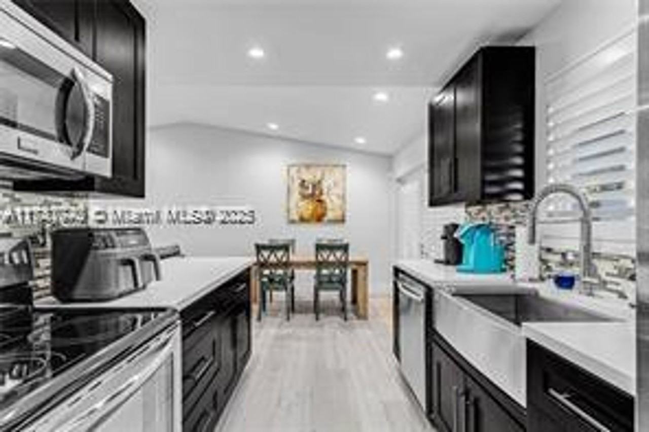 5505 Sw 138th Ct - Photo 2 of 18